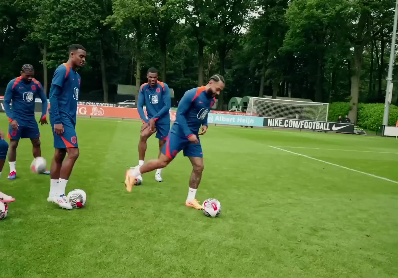 荷兰国家队训练原声，谁能站出来拯救球队？